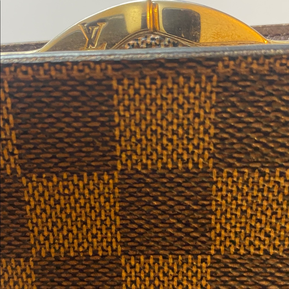 Louis Vuitton Damier Ebene French Kisslock Wallet. Unisex - Picture 16 of 16